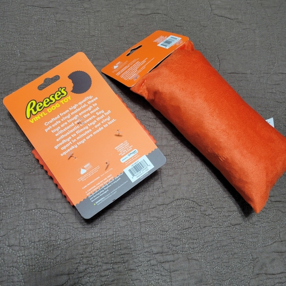 Set of 2 Reese’s Peanut Butter Cup squeaker crinkle squeaky toy plush toys NEW - Picture 3 of 9